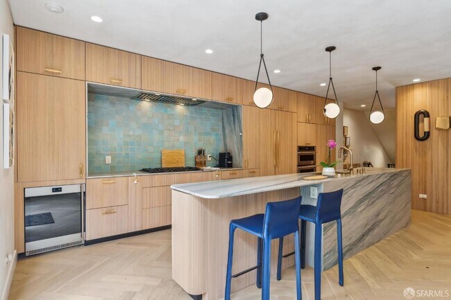 Building Photo - 7 Seymour St