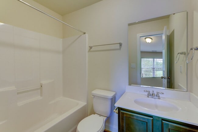 Building Photo - Two Story Townhome!