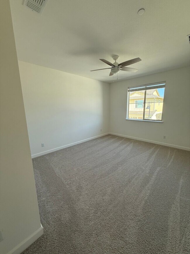 Building Photo - 2460 Cinnabar Dr