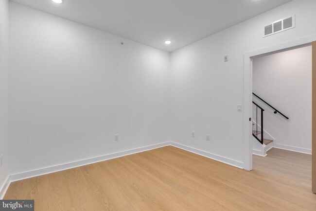Building Photo - 2350 N 16th St