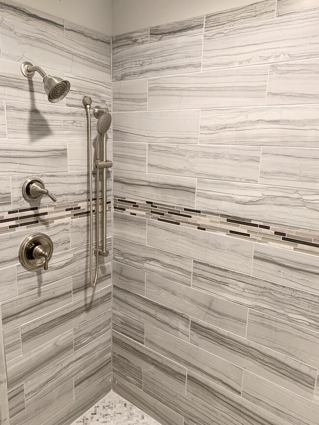 Building Photo - 119 Dime St