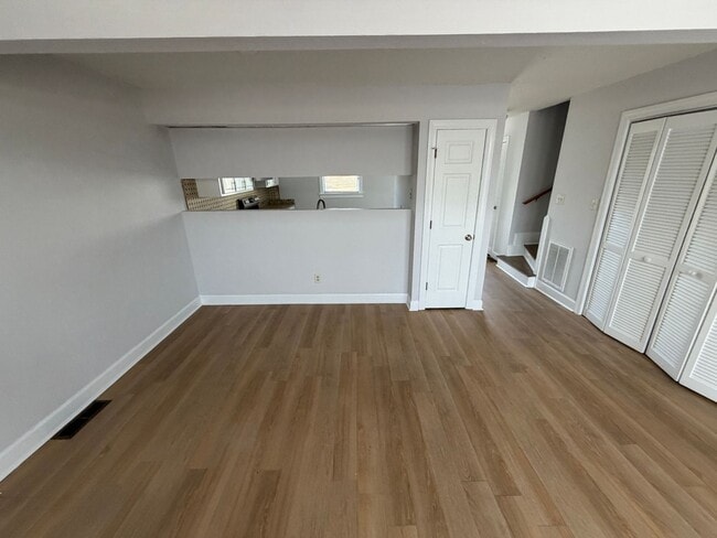 Building Photo - 3 Bedroom Townhome in Sagewood - Central location, Granite Countertops and Stainless Appliances