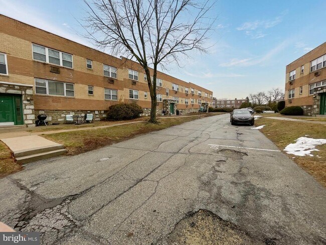 Building Photo - 1409 N 76th St