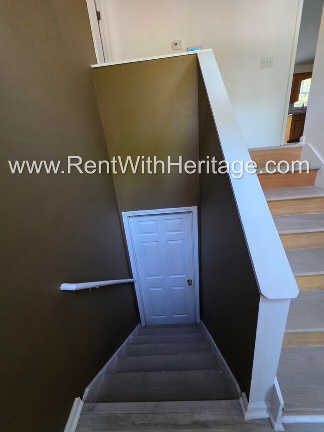 Building Photo - Amazing 3 Bedroom/ 2 Bath Home / Semi Finished Basement /  Exercise Room or Flex Room / Beautiful...