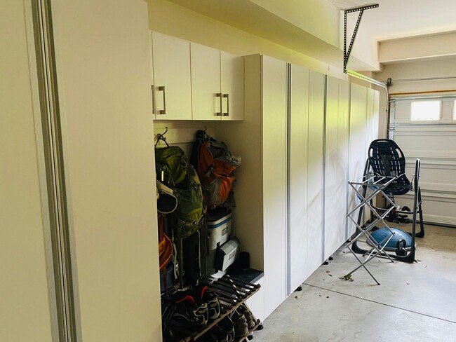 Building Photo - Incredible Custom Townhome