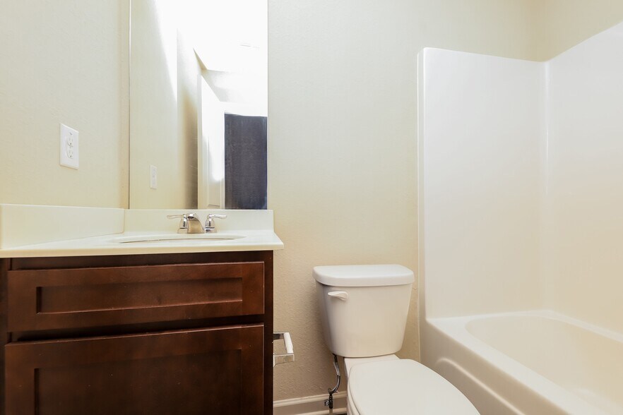 Building Photo - 509 Highwood Ln