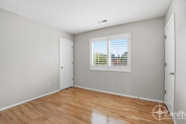 Building Photo - 5322 NE 69th Cir