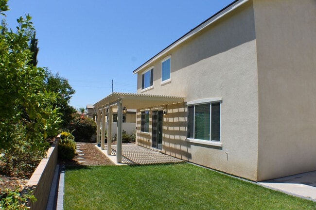 Building Photo - Stunning Redlands Home For Rent