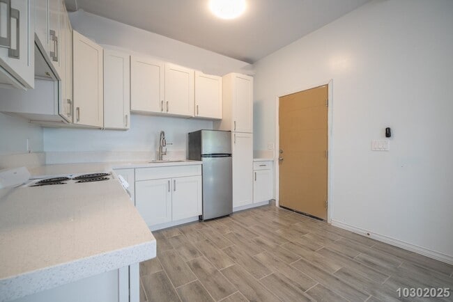 Building Photo - West Side Paradise – Downstairs 1-Bedroom,...