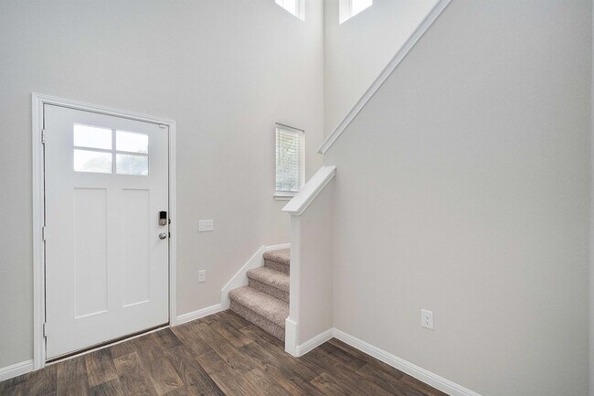 Building Photo - 1300 Anhalt Dr