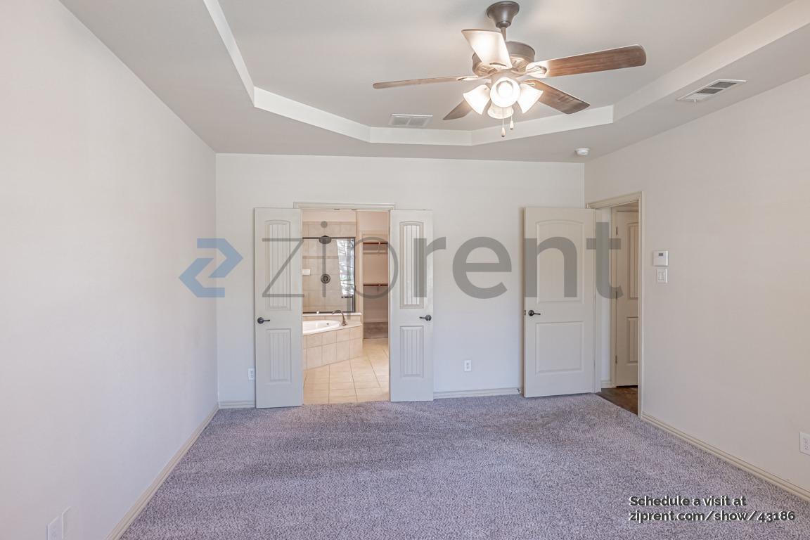 Building Photo - 13977 Valley Mills Dr
