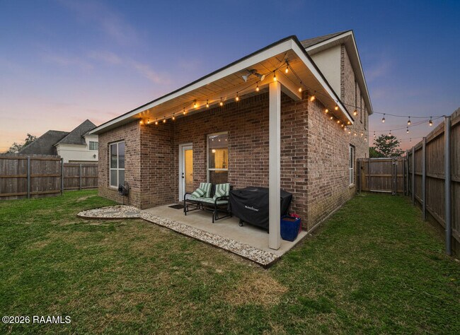 Building Photo - 100 Lacebark Dr