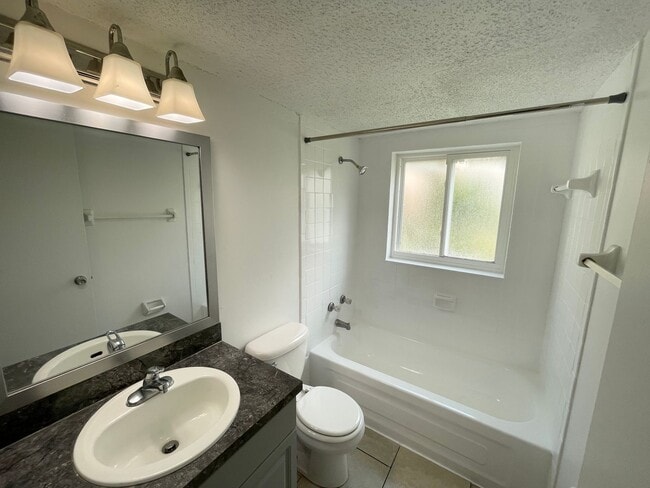 Building Photo - The Grove Floor Plan- Updated 2BD, 1BTH