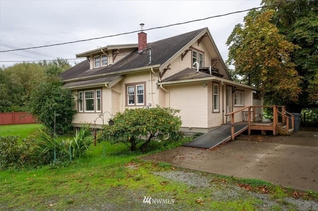 Building Photo - 3 Bedroom 1800 sq ft Cute Farm House with Acreage for Animals/Livestock