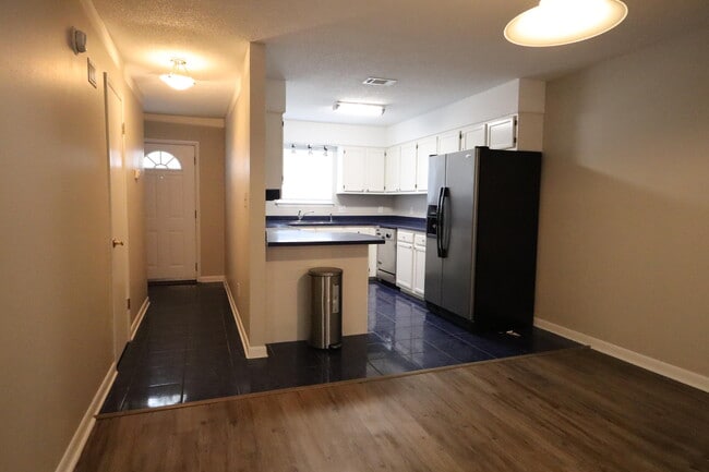 Building Photo - 940 Central Ave