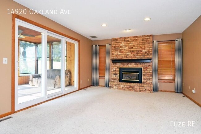 Building Photo - 14920 Oakland Ave