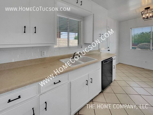 Building Photo - 720 W Alturas St