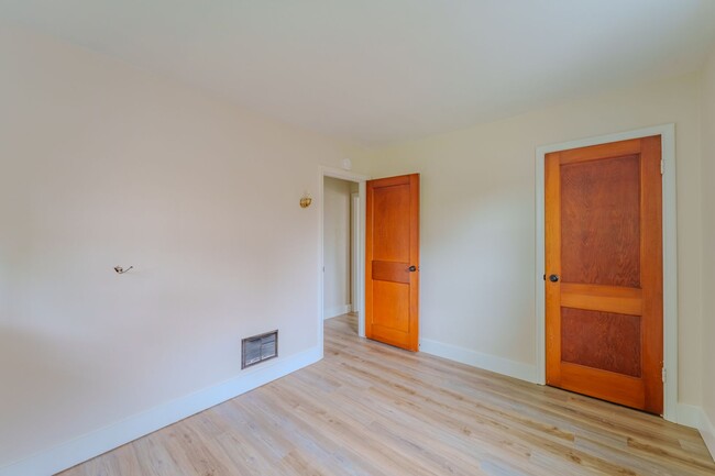 Building Photo - Charming 2-Bedroom Home in Dayton's Belmon...
