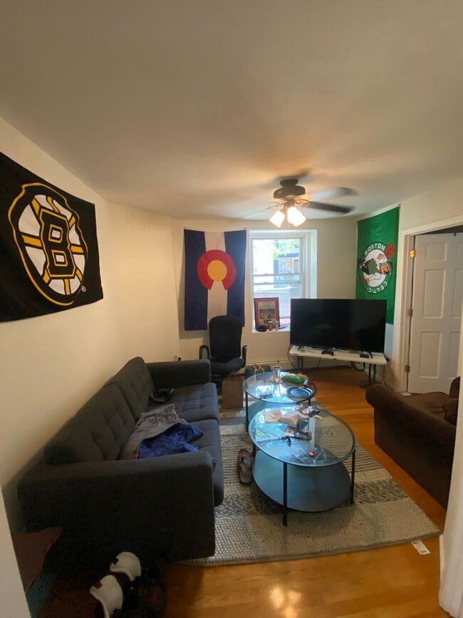 Building Photo - Beautiful 3 bed in the North End!