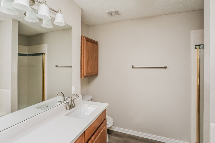 Building Photo - 1809 Clayton Dr