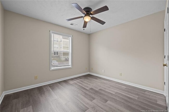 Building Photo - 962 Stewarts Creek Dr