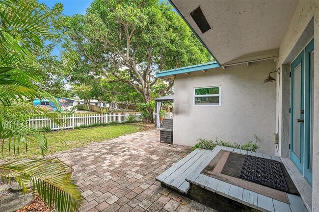 Building Photo - 1980 SW 28th Terrace