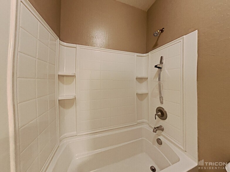 Building Photo - 10117 W Luxton Ln