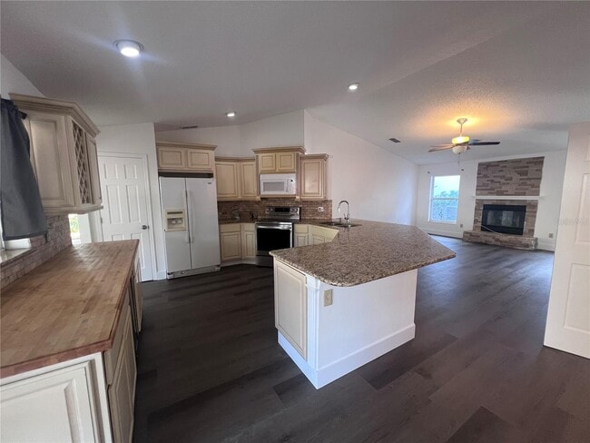 Building Photo - 9224 Sunflower Dr