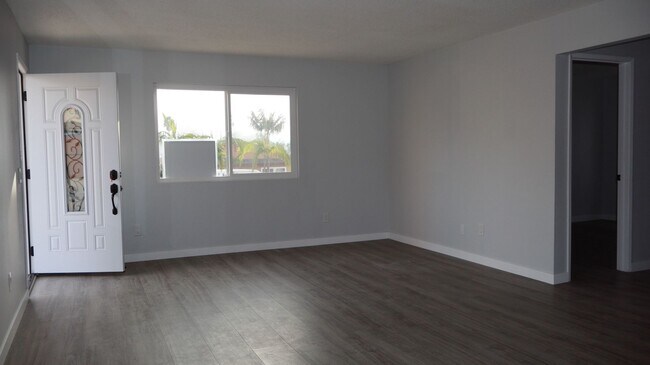 Building Photo - 2 Bed 1 Bath Apartment For Rent in San Ysidro