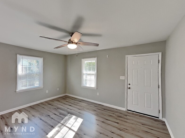 Building Photo - 3621 Firestone Dr