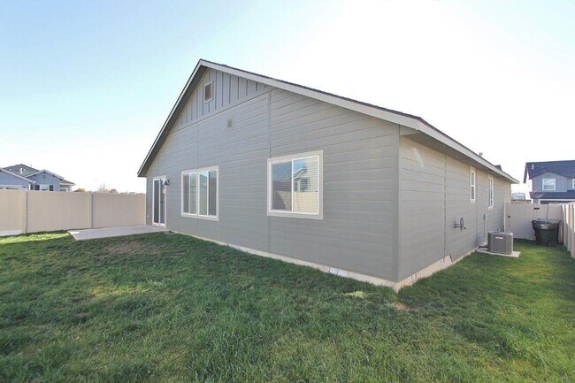 Building Photo - Single-Level Home In Quiet Neighborhood
