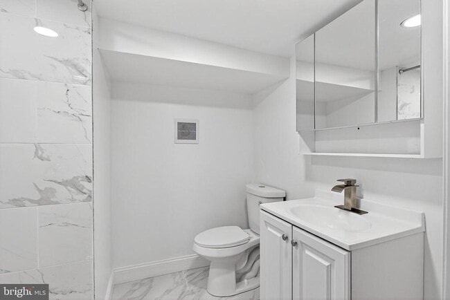 Building Photo - 167 W Albanus St