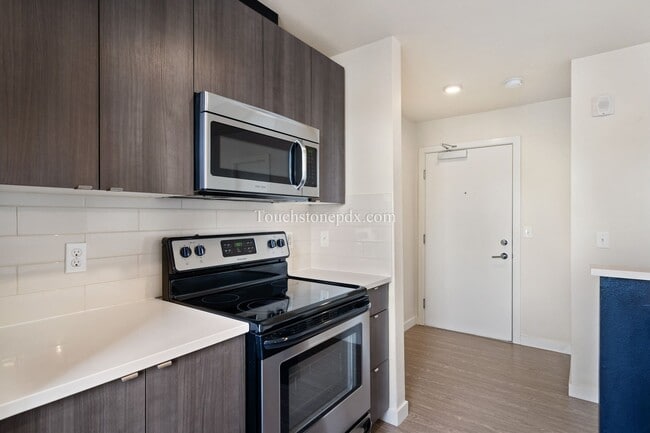 Building Photo - Contemporary 2 BD | 1.5 BA Apartment in The Heart of Northeast Portland