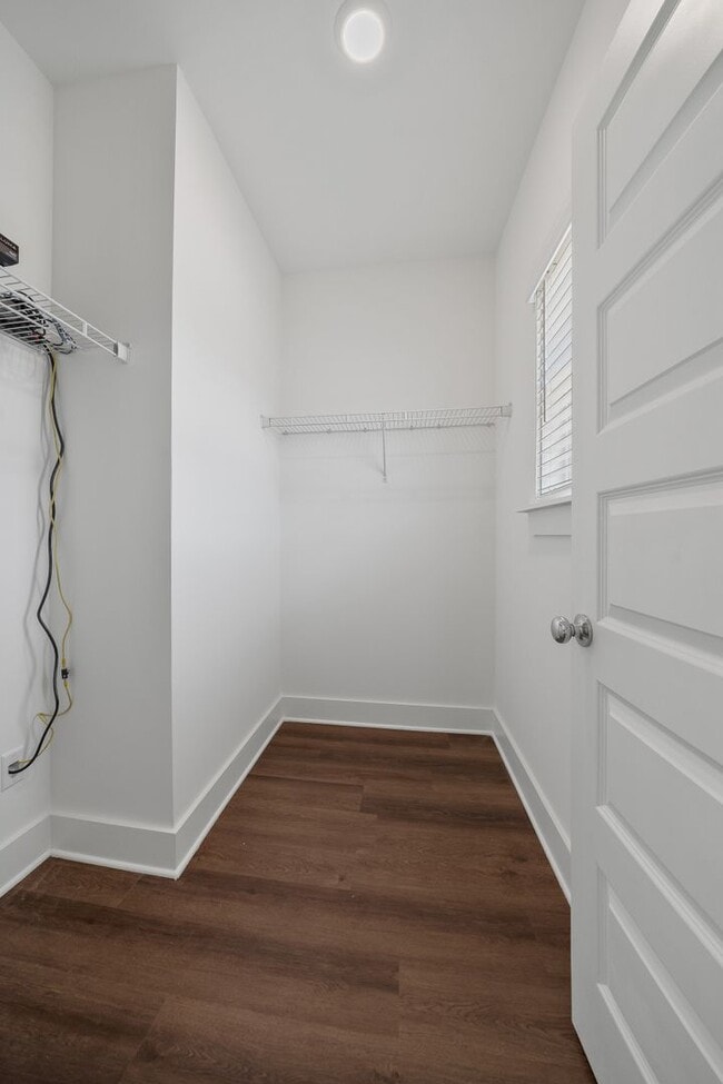 Building Photo - Stylish Home with Luxury Finishes