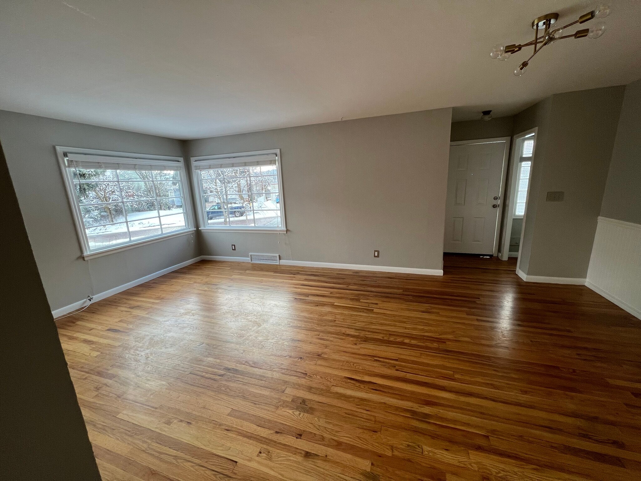 Building Photo - 411 S Coeur Dalene St