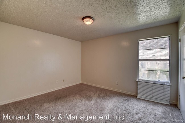 Building Photo - 9406-9408 Ferrara Dr