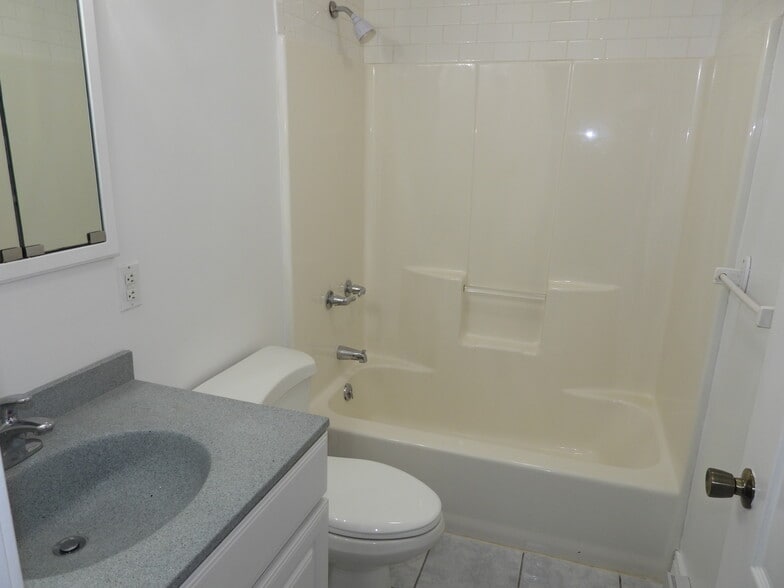 2nd Full Bathroom - 73 Brinkerhoff St