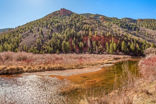 Building Photo - 106 Castle View Dr