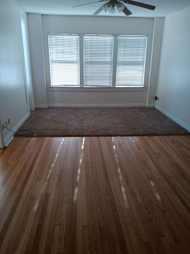 Building Photo - 2 Bedroom / 1.5 Bath Condo  Johnson City, TN