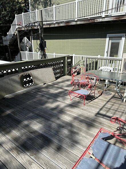 Building Photo - 61 Putnam St