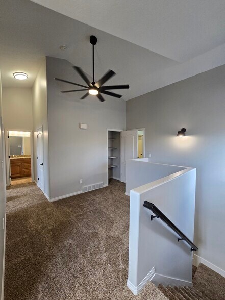 Building Photo - 287 E Rockingham Ct