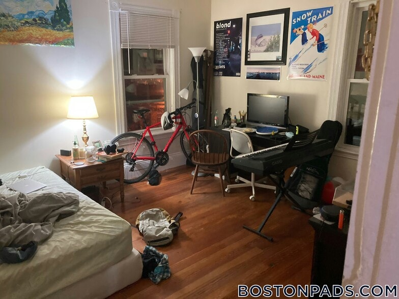 Building Photo - 8 Carmel St