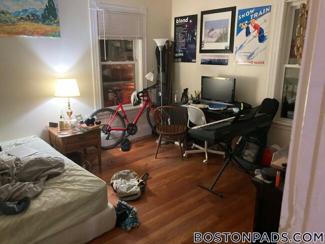 Building Photo - 8 Carmel St