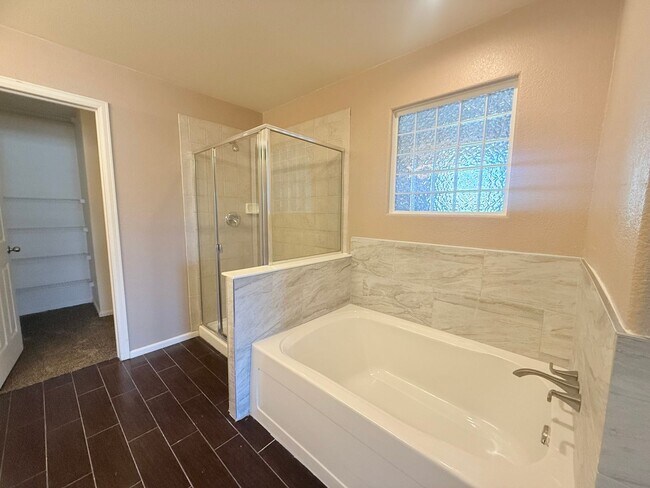 Building Photo - $O DEPOSIT OPTION. SPACIOUS 3-BEDROOM TOWNHOUSE IN KENSINGTON TOWNHOMES