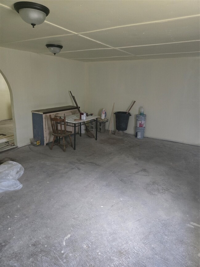 Building Photo - 2216 3rd St