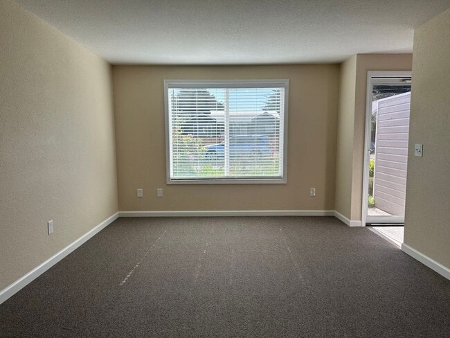 Building Photo - HOS174-Hoskin