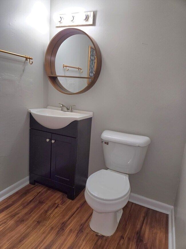 Building Photo - Move In Ready!!