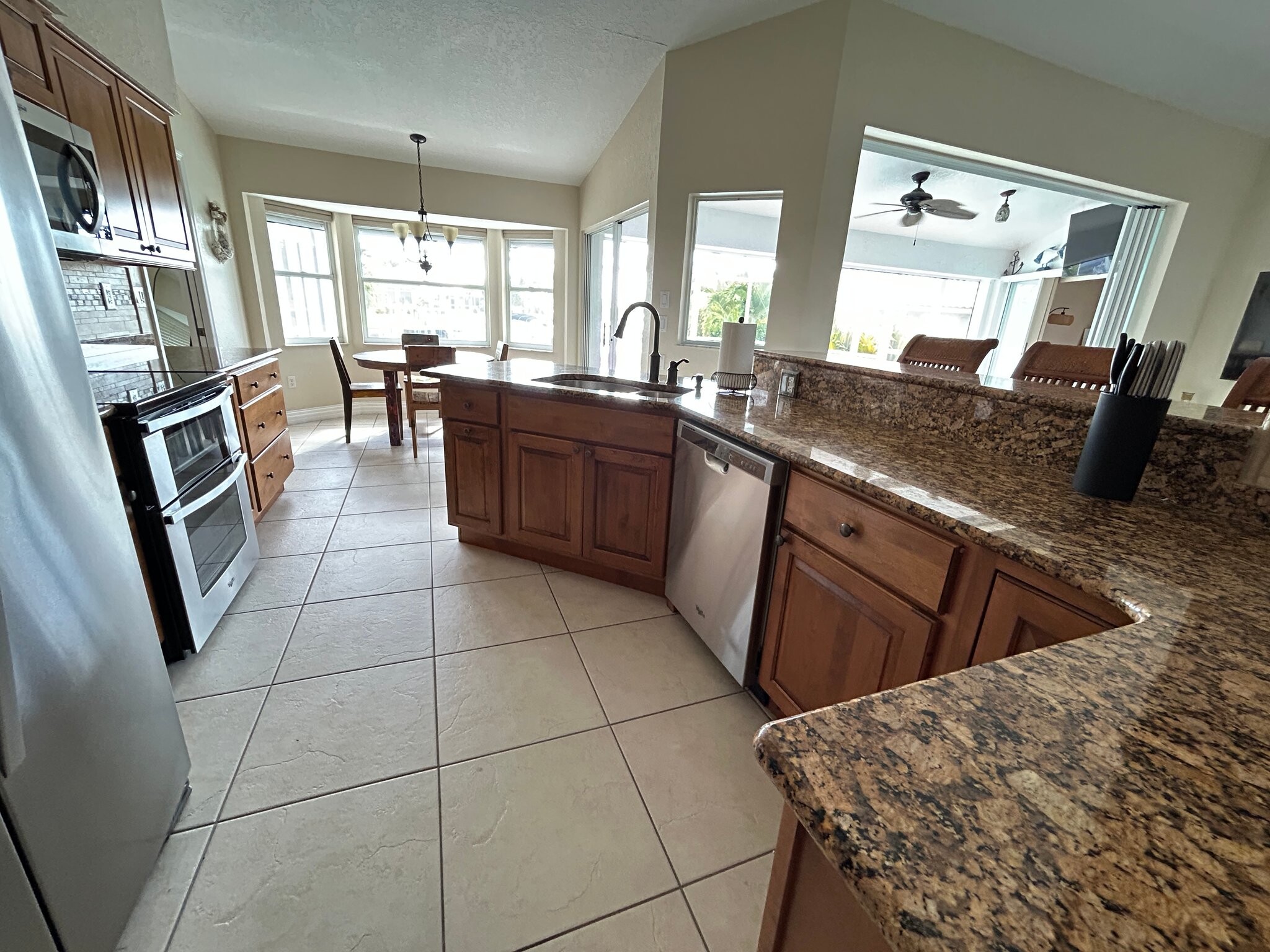 Building Photo - 1001 Mineo Dr