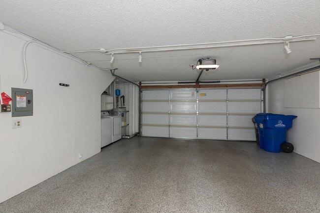 Building Photo - Light-Filled 2BR/2.5BA Townhouse with Private Patio & 2-Car Garage Near UCSD & UTC