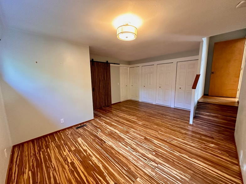 upstairs master bedroom - 1647 Jeannette Plz NW